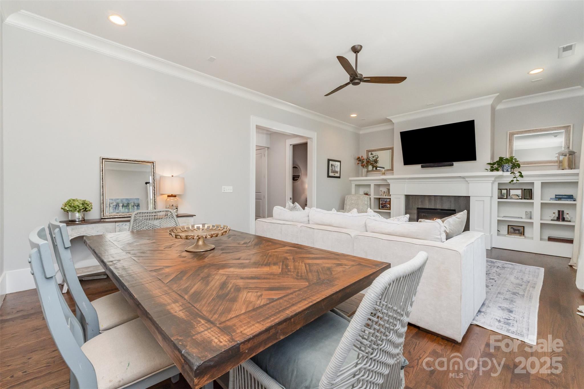 Charlotte, North Carolina 28209, United States, 3 Bedrooms Bedrooms, ,4 BathroomsBathrooms,Residential,Active,198555