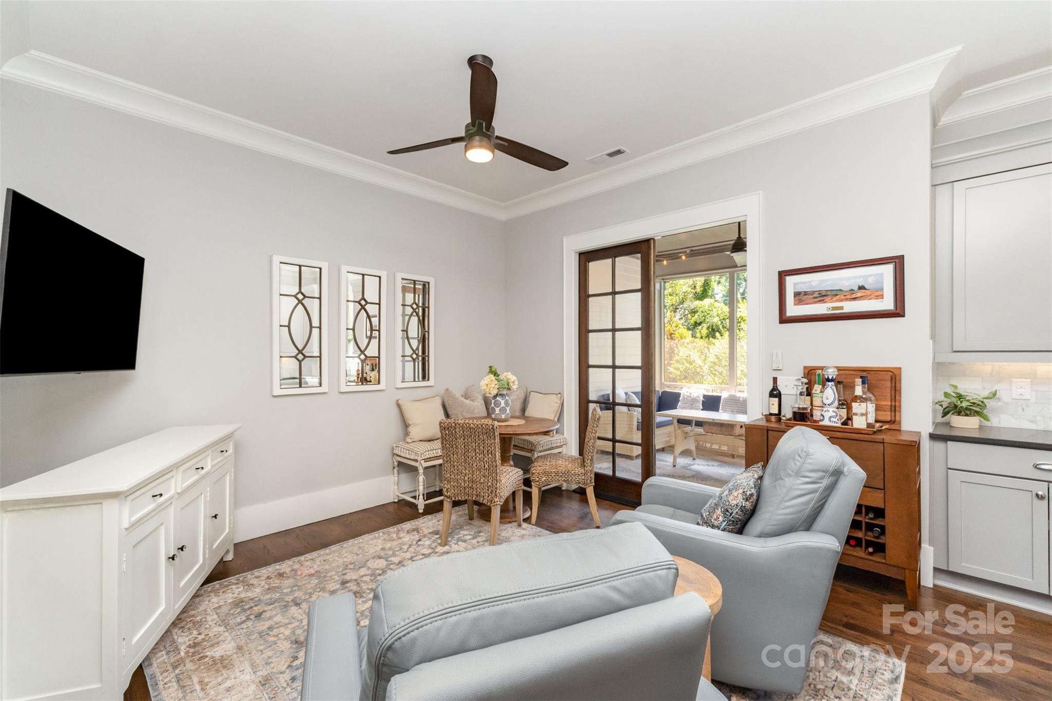 Charlotte, North Carolina 28209, United States, 3 Bedrooms Bedrooms, ,4 BathroomsBathrooms,Residential,Active,198555