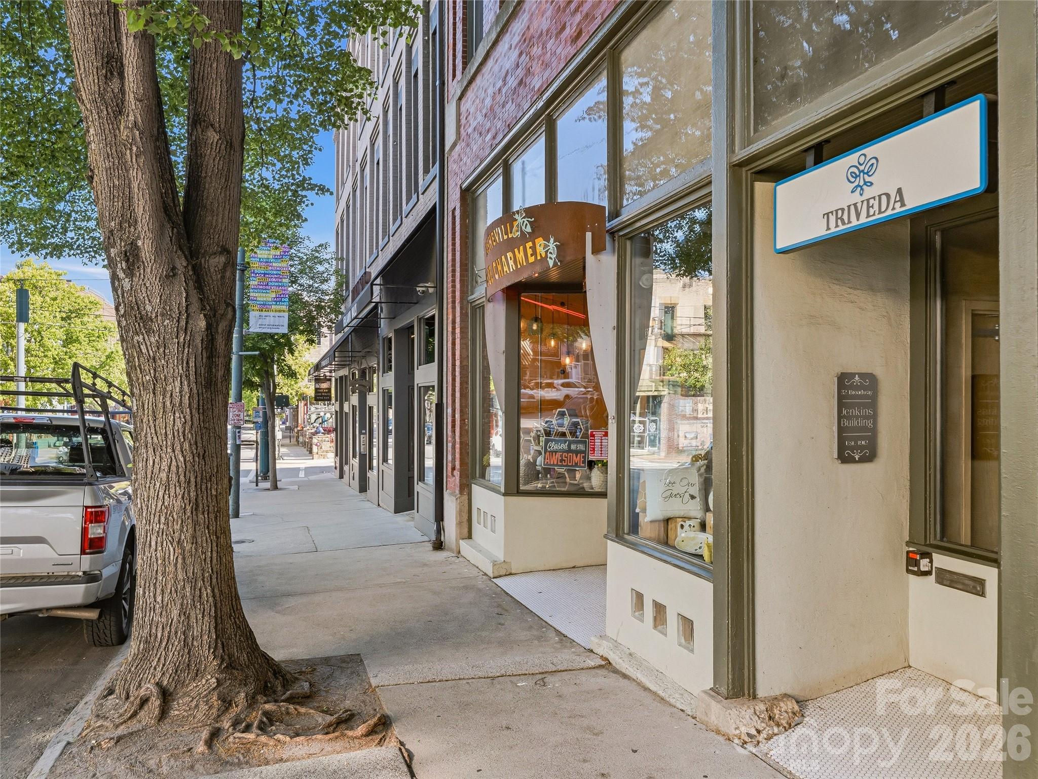 32 Broadway Street 120