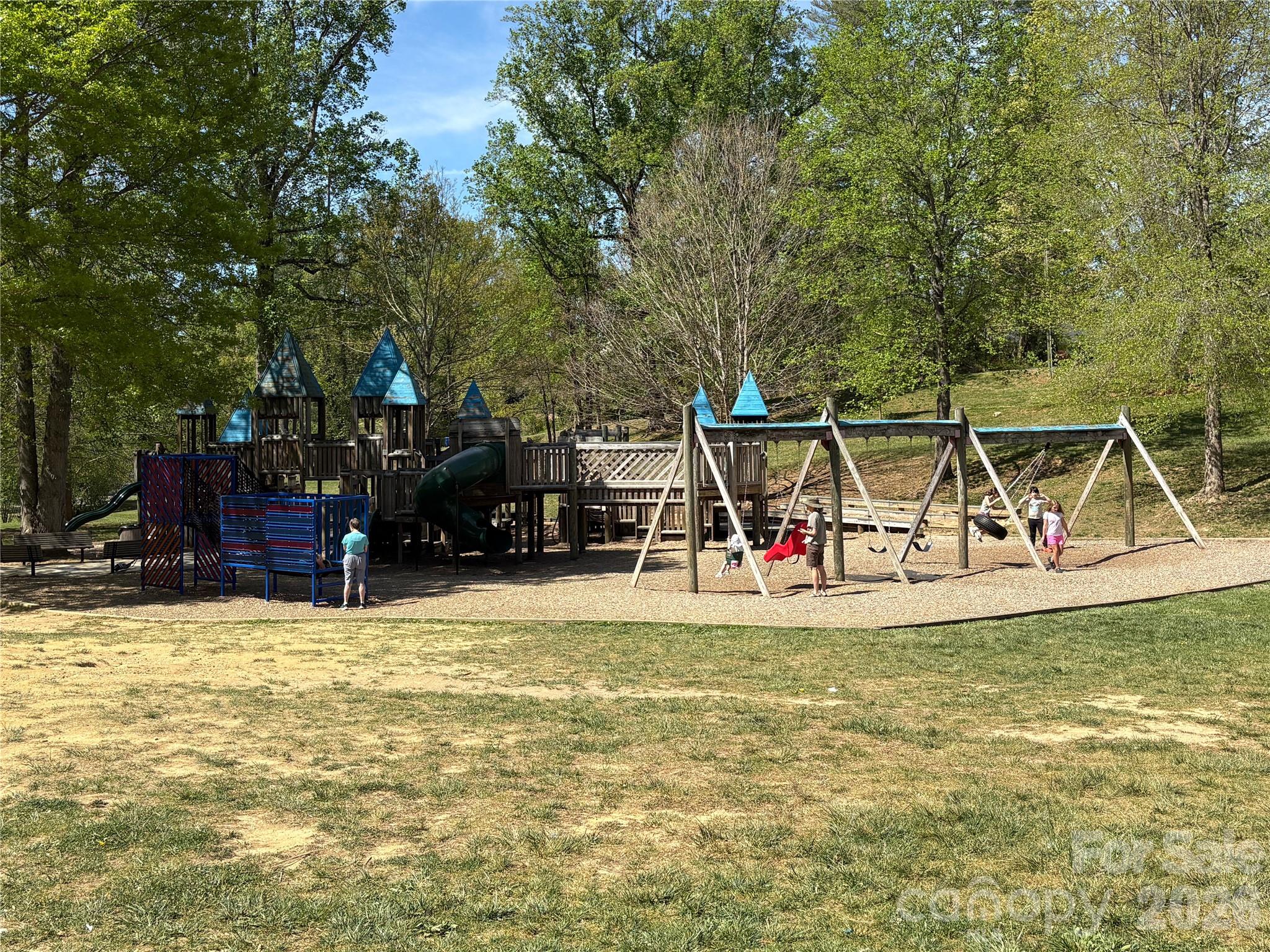 Royal Pines - Residential