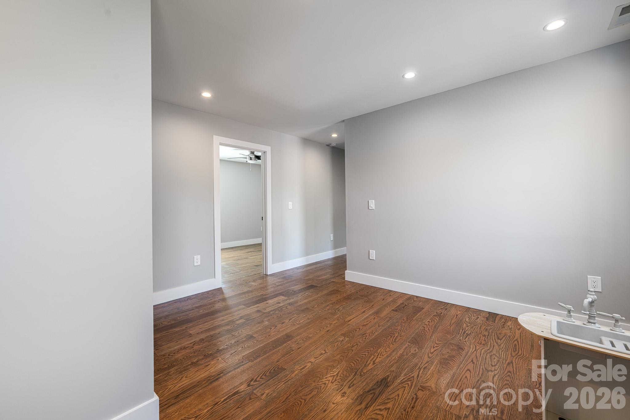 Royal Pines - Residential