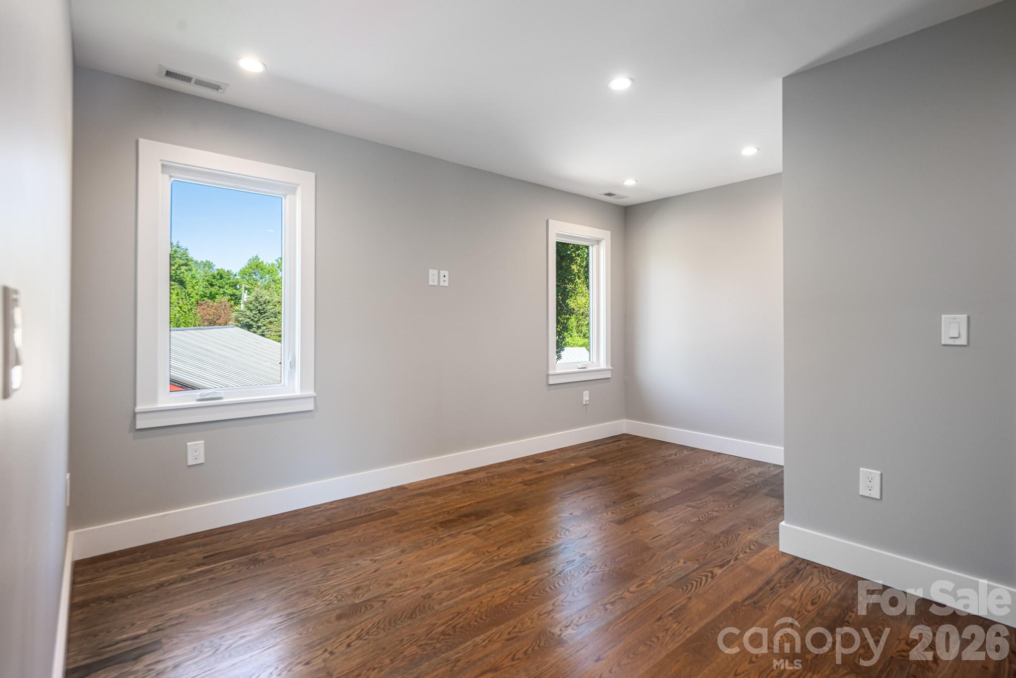 Royal Pines - Residential