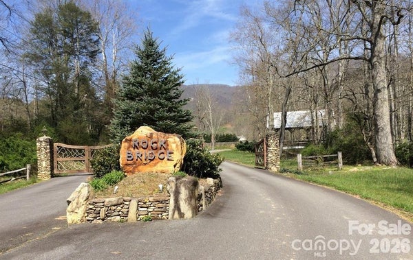 18 COVERED BRIDGE DR, CLYDE, NC 28721 - Image a149cc37d0db5affba63a0e3fdaff7c1/1367103525