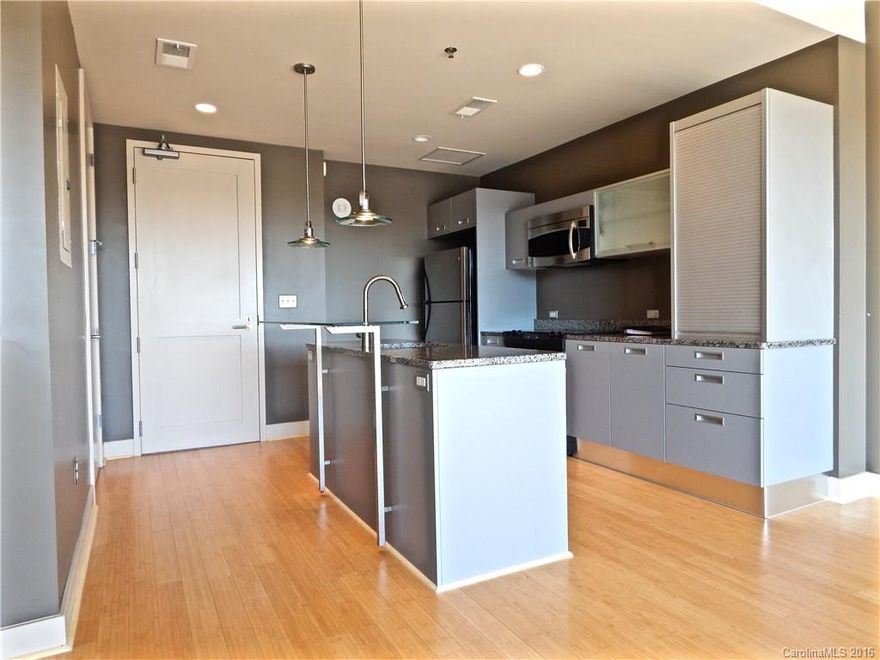 Sophisticated urban living at its finest that is conveniently located to shopping, dining & entertainment!  Unit is located on the top floor of the Metropolitan Loft Building.  This 2bdr 2.5 bath unit boasts an open contemporary floorplan with direct access onto the large terrace.  The two bedrooms are located on lower level and both have full in-suite bathrooms.  This is a truly must see unit!!