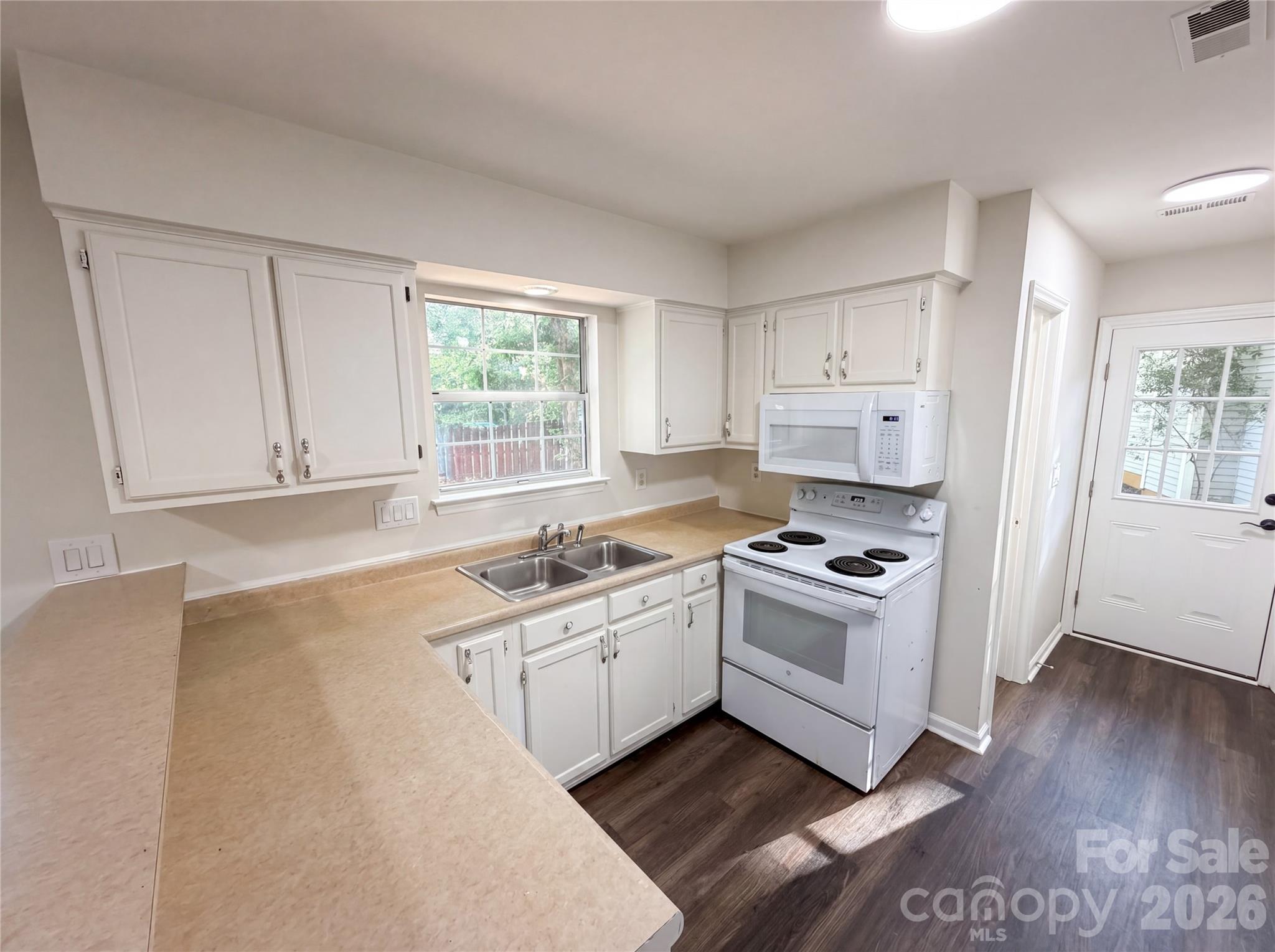 4720 Topsail Court