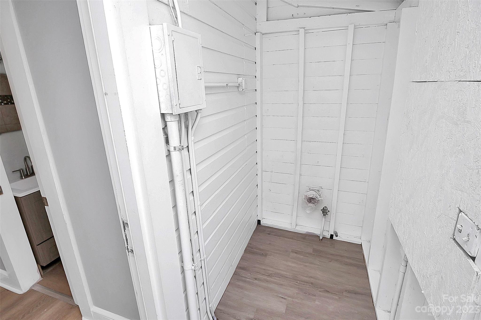 J D Hipp - Residential