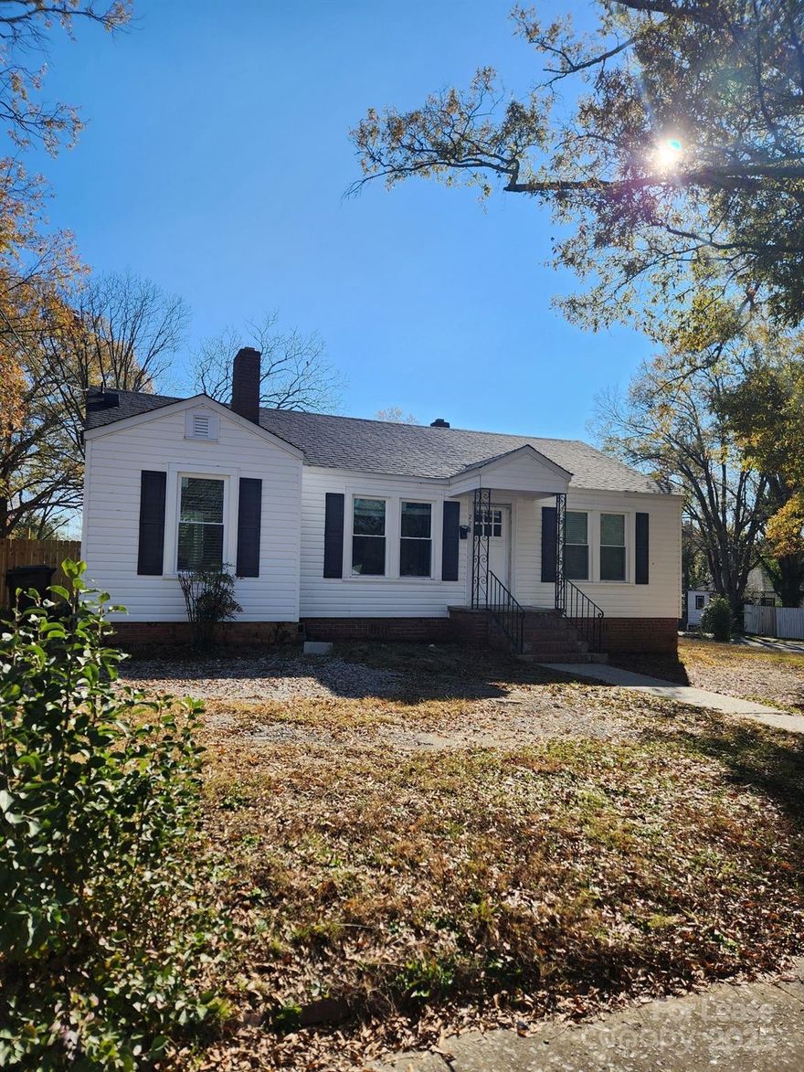 Cute House Located within walking distance of Downtown Rock Hill, SC, 2 Bedrooms, 1 Bathroom, Living Room, Eat In Kitchen with Range & Refrigerator. Nice size yard.
No Smoking/No Vaping. Call Owner for All Pet Permission. Maximum Occupancy 4.
Available NOW for viewing by key sign out from our office Monday-Friday from 9am-4pm, except Holidays. Keys to be returned by 5pm same day. Requires $20 refundable deposit.