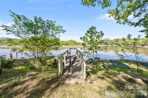 Photo of 405 Carroll Cove, Lake Wylie, SC 29710 (MLS # 4370813)