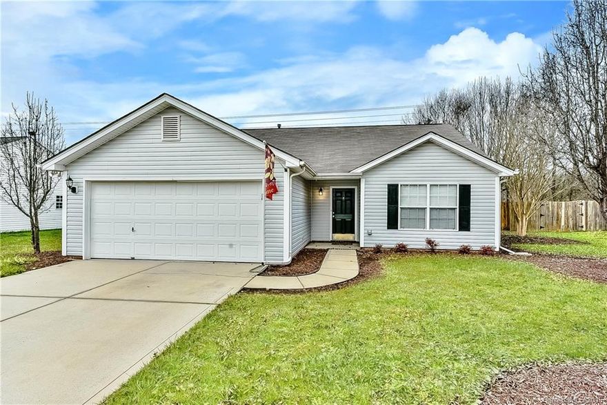 Very nice 3 bedroom ranch with open floor plan. New carpet, new stainless steel appliances, new ceiling fans & new interior paint. Large master, separate laundry room. Nice private fenced backyard.