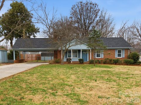 Photo of 6111 Dovetail Court, Charlotte, NC 28227 (MLS # 4349474)