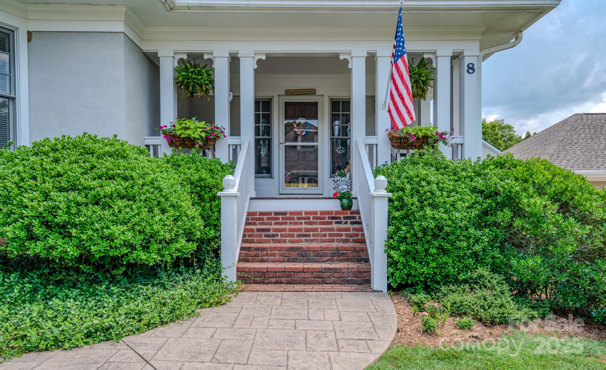 8 Creekside Way