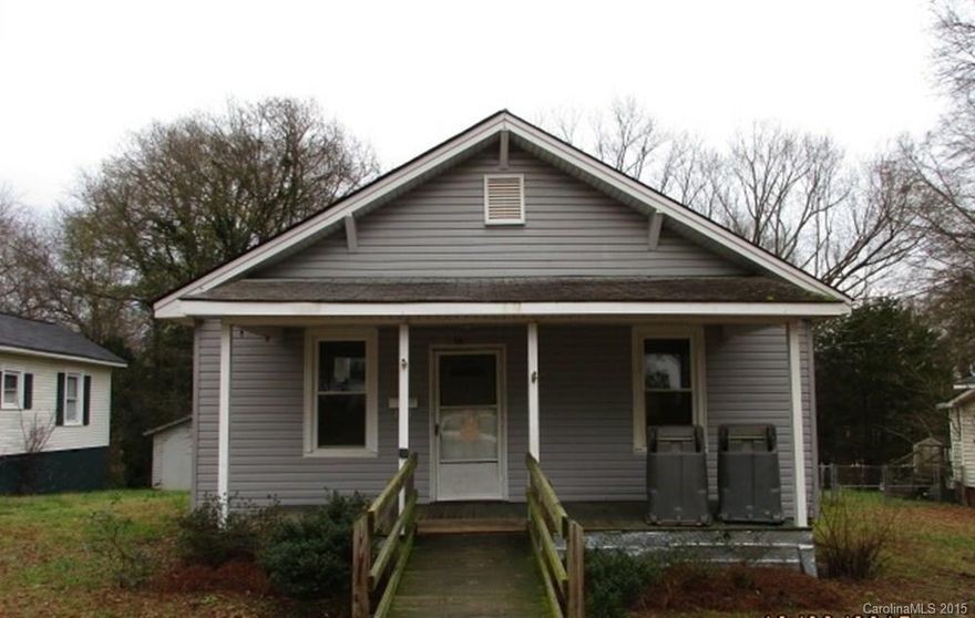 Single story home features 2 bedrooms, 1 bathroom, breakfast, kitchen, and living room. Home has porch.