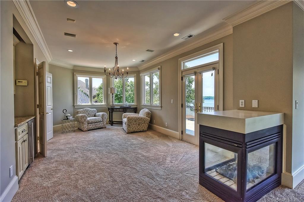 The Peninsula - Residential