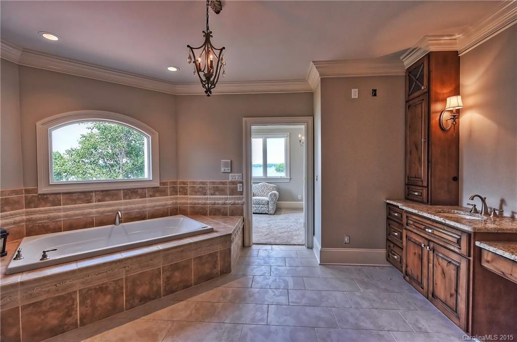 The Peninsula - Residential