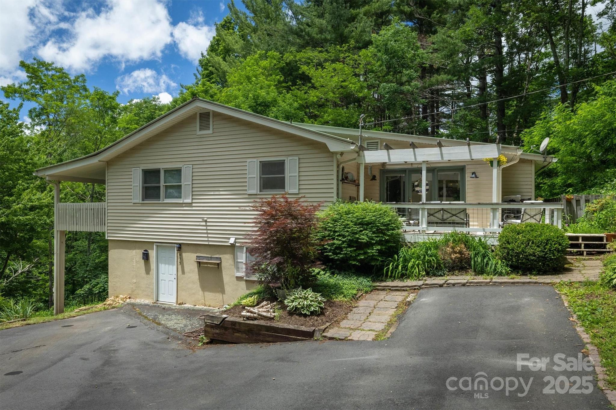 665 Will Robbins Lane