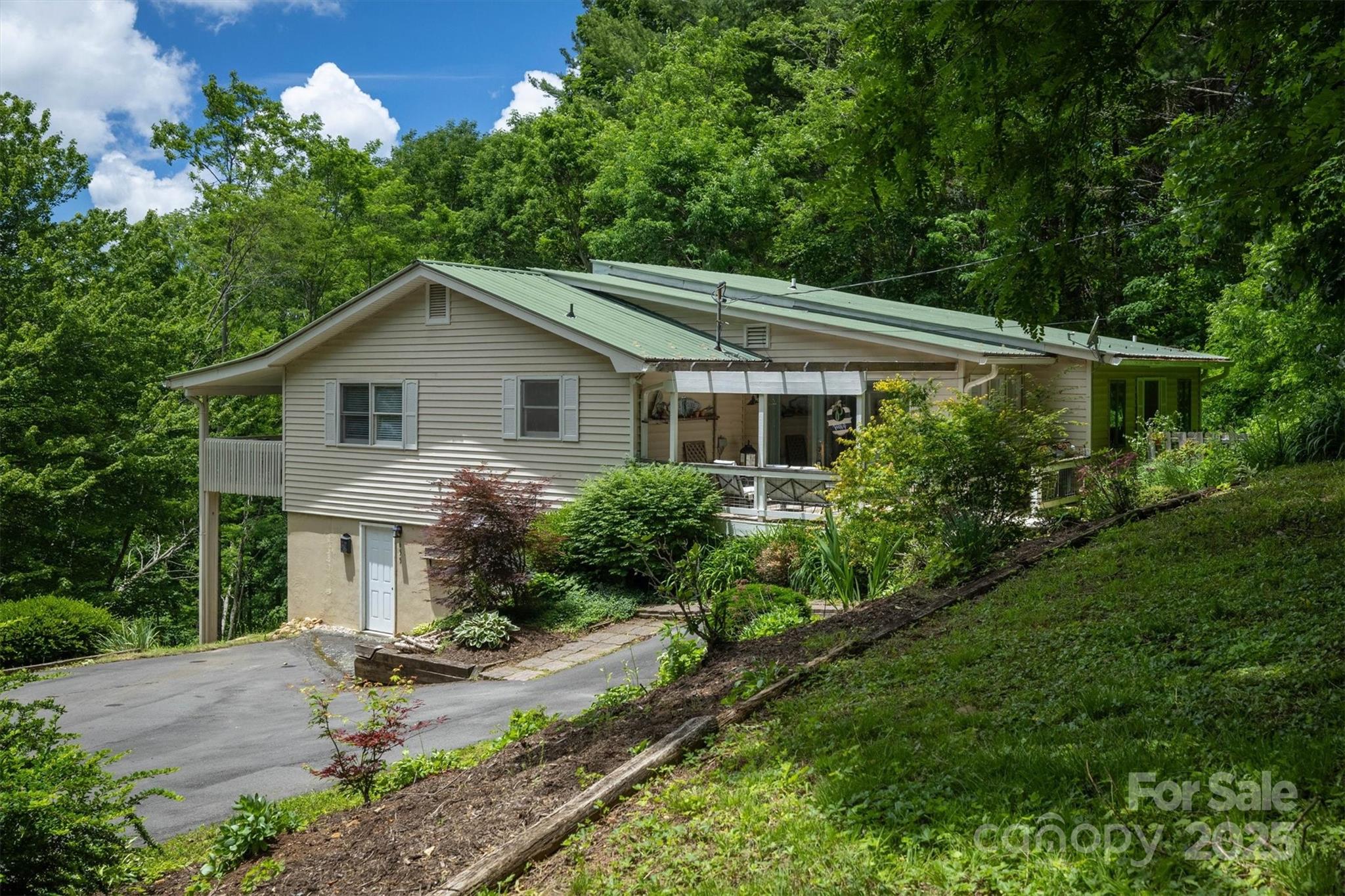665 Will Robbins Lane