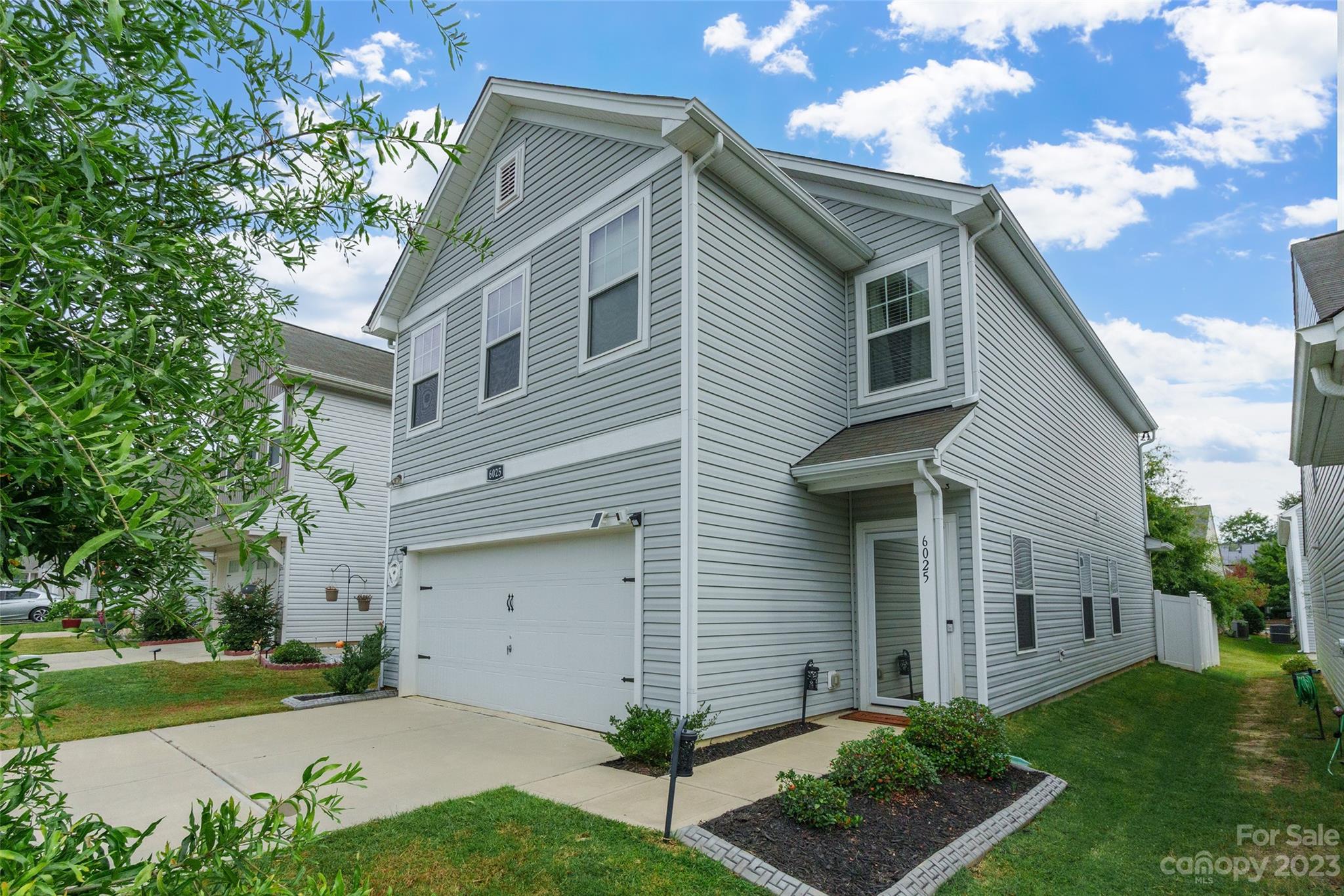 Newport Lakes - Residential