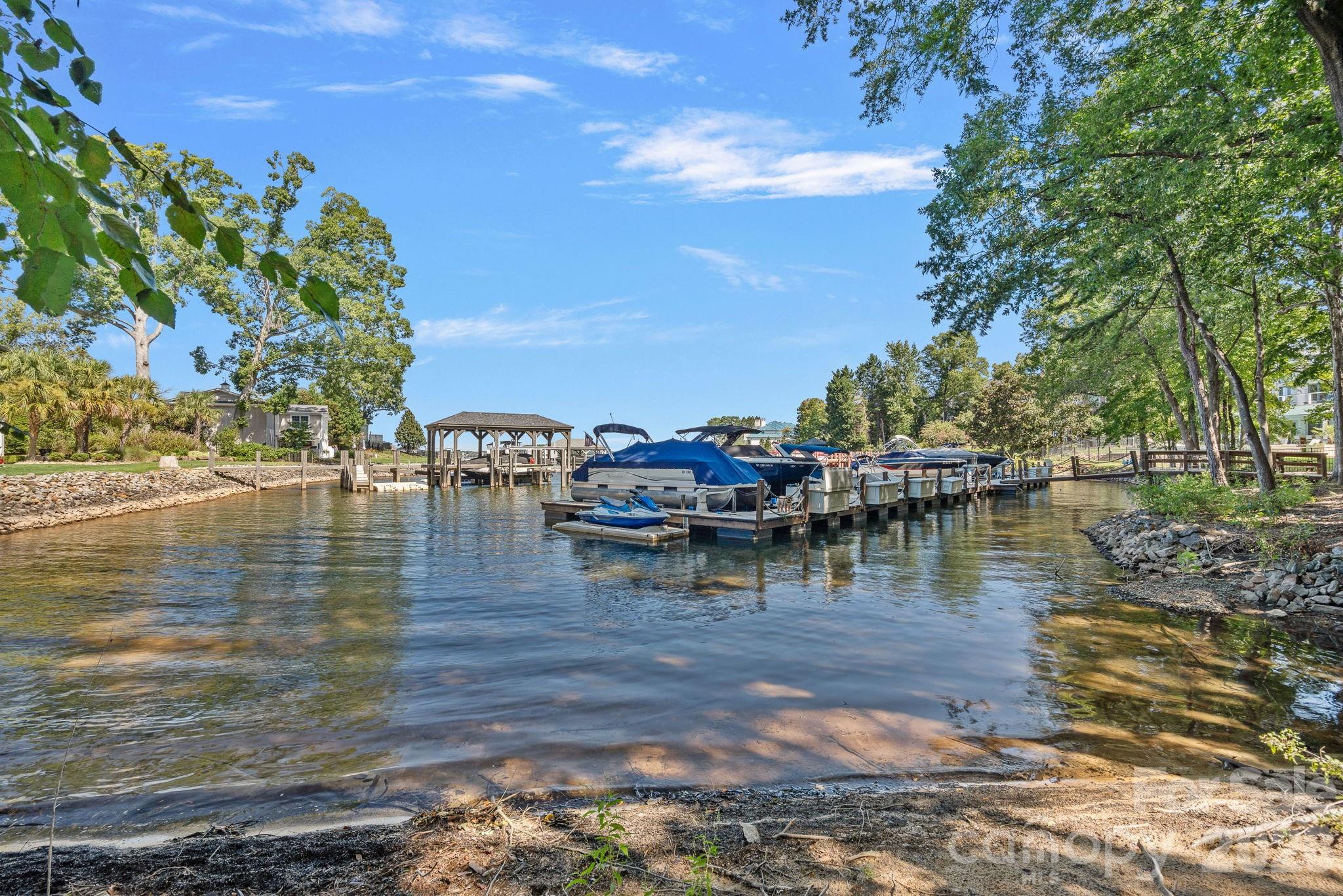 The Peninsula - Residential