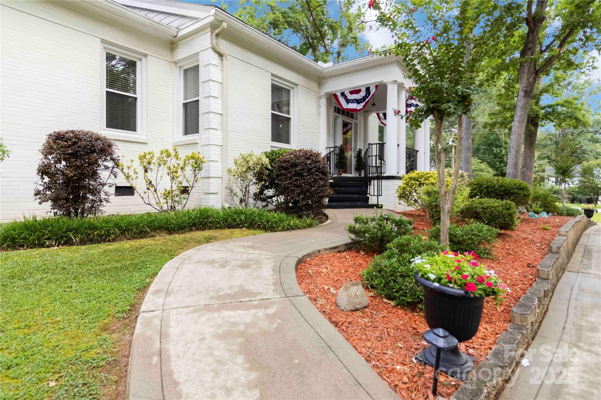 12 Bratton Avenue