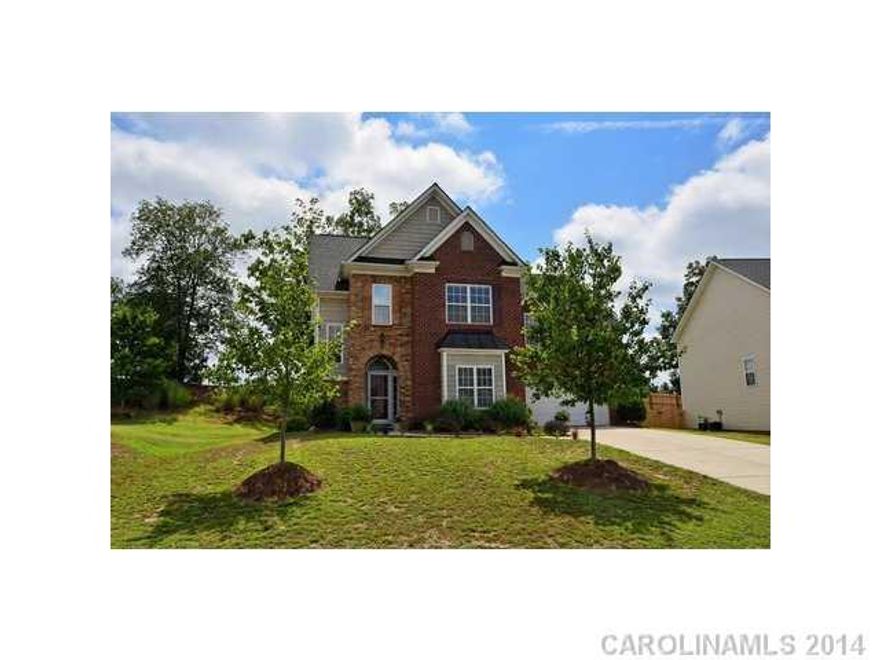 Gorgeous home, spacious rooms lots of natural light.  Kitchen features breakfast area, Zodia Quartz Countertops, Stainless Steel Appliances, Built in Microwave, 42" cabinets & island.  Spacious Master Suite with exceptional Trey Ceiling.  Whirlpool Jacuzzi Tub in Master Bath, Dual Vanities and Separate Shower.  Generous Bonus room with closets