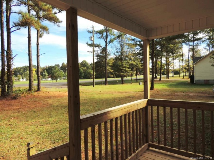 GORGEOUS!!Never Lived in 4bd/2bth Ranch on 1ac in Beautiful Country Setting!Sip Tea & Watch Wildlife From Your Front Porch or Huge Rear Deck!1800 sq ft.Amazing Kitchen w/Upgraded Cabs & Custom Range Hood,All New Black Kenmore Appl,Huge Isl,AMAZING Master Retreat w/12x9 Sitting Rm! Perfect for Nursery,Workout or Office.2 Living Areas!Great Rm w/Columns,Stacked Stone Fireplace,Sliding Glass Drs to Expansive Deck Overlooking Priv Wooded Lot.NO HOA!What More Can I Say!*Note.This is NOT a Mobile!