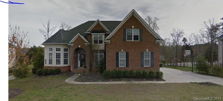 Beautiful home in cul-de-sac.  Spacious bedroms with great closet space.  gourmet kitchen with island, granite and stainless steel appliances, screened porch and deck for your enjoyment.  Close to highway and shopping.