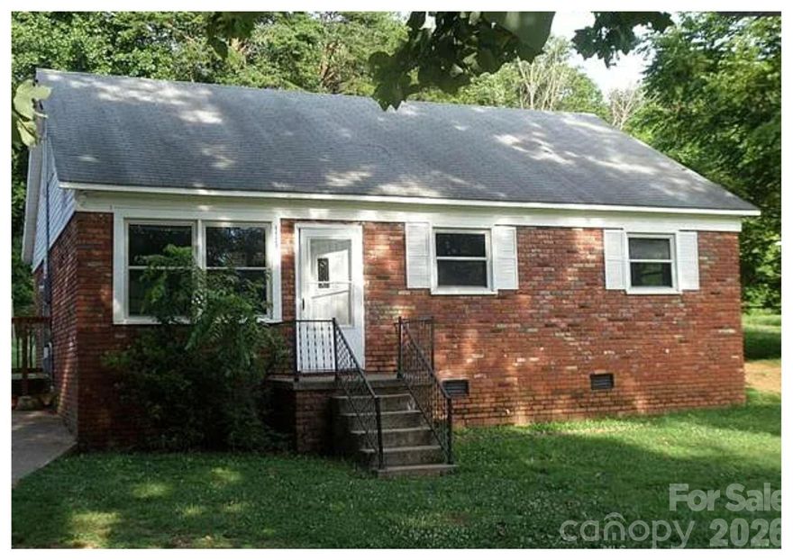 Spacious 5-Bedroom Home with Flexible Living Options! 
Welcome to 1129 Rita Avenue—a versatile 5-bedroom, 2-bath home offering space, functionality, and opportunity. With the current lease ending soon, this property will be available for owner occupancy, making it ideal for buyers seeking room to spread out without stretching the budget.

The flexible layout provides multiple options for today’s lifestyle—home office, guest suite, hobby room, or multigenerational living. The generous bedroom count offers privacy and adaptability for growing households or those simply wanting more space.

Enjoy a manageable yard, established neighborhood setting, and convenient access to local amenities, shopping, and commuter routes. Call to schedule your viewing today!

Whether you're a first-time buyer needing extra space, downsizing but not sacrificing bedrooms, or looking for a home that can adapt as life changes—this one delivers flexibility and value. This home is located in a USDA Area!