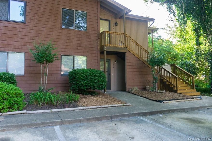 Newly Remodeled Condo!!! New floors, new paint, new kitchen cabinets and countertops, new appliances in kitchen. Convenient to I-77. This is a great starter home or rental property.