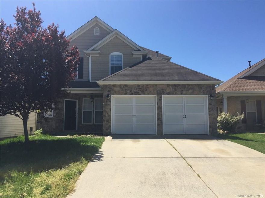 Move in ready Condition property located in the highly desired Moss Creek Community! This home boast a great room with fireplace, breakfast area the opens up to huge Kitchen with and island and SS appliances. Master has trey ceiling, bath has garden tub and walk in closets with ample space.  Other features include porch, patio and fenced yard. With-in walking distance to schools, clubhouse, tennis court, and community pool.