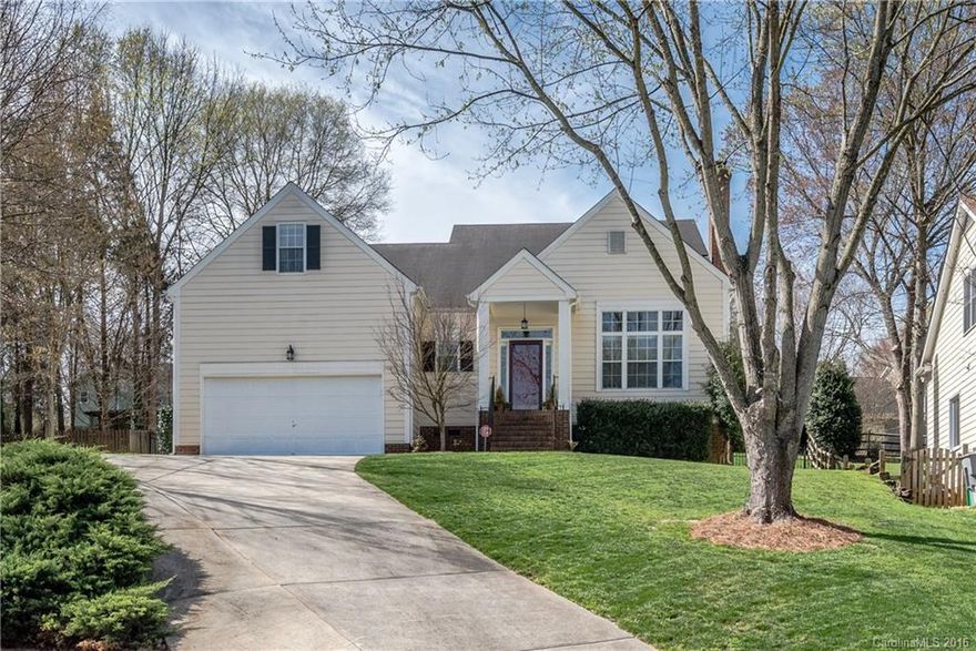 Beautiful home in desirable neighborhood. Kitchen features solid maple glazed cabinets, granite counters, tile backsplash & SS appliances. Master suite on main with walk-in closet, dual vanity & makeup counter, granite tops & tiled walk-in shower. Large room off kitchen & dining with breakfast area & full wet bar with solid maple top great for entertaining! Spacious bonus room & two bedrooms upstairs. Site-sanded oak hardwood & tile floors. Large patio area & black aluminum fence. New HVAC 2015!