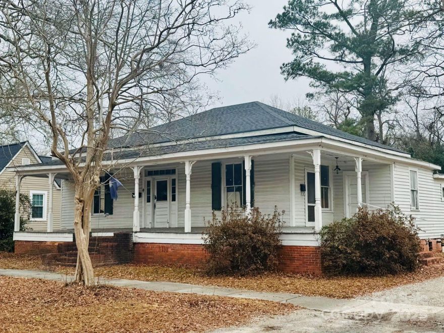 This charming property in the heart of Cheraw's Historic District offers a unique opportunity for flexible living arrangements. Whether you’re seeking a spacious single-family home or a dual-residence setup, this versatile property has the potential to suit your needs. With high ceilings, original fireplaces, and a layout that promotes privacy, 226 Huger St is a gem waiting for your personal touch.
Primary Residence: 2Bedrm, 1 Bath
      •   Dining room with kitchen 
      •   Laundry with mudroom
      •   High ceilings throughout
      •   Fireplace
Additional/Secondary Residence: 2 Bedrms, 1 Bath 
      •   Living room with a sealed-up fireplace
      •   High ceilings in the living room, front bedroom, and hallway
      •   Two separate entrances: one from the back bedroom and another main entrance
Multiple fireplaces for added charm; High ceilings throughout. Separate entrances for added privacy.
Also possible to use as AirBnB or Bed & Breakfast.