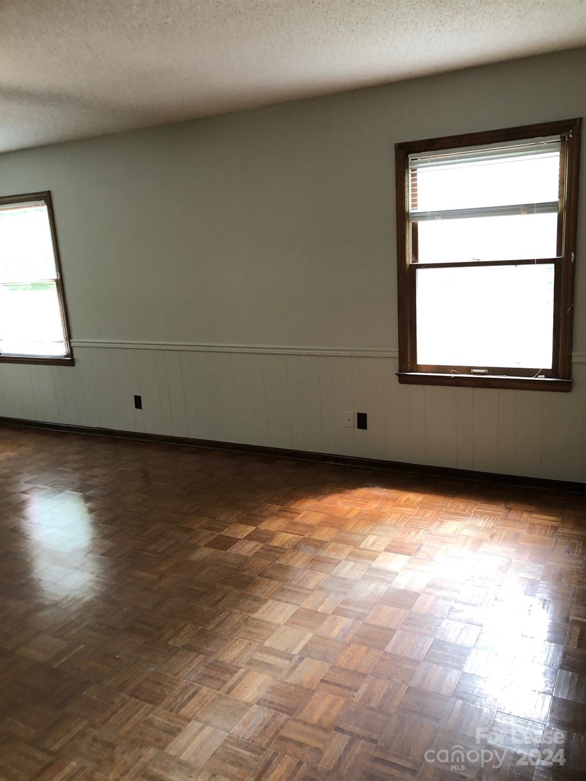 Ragin Estates - Residential Lease