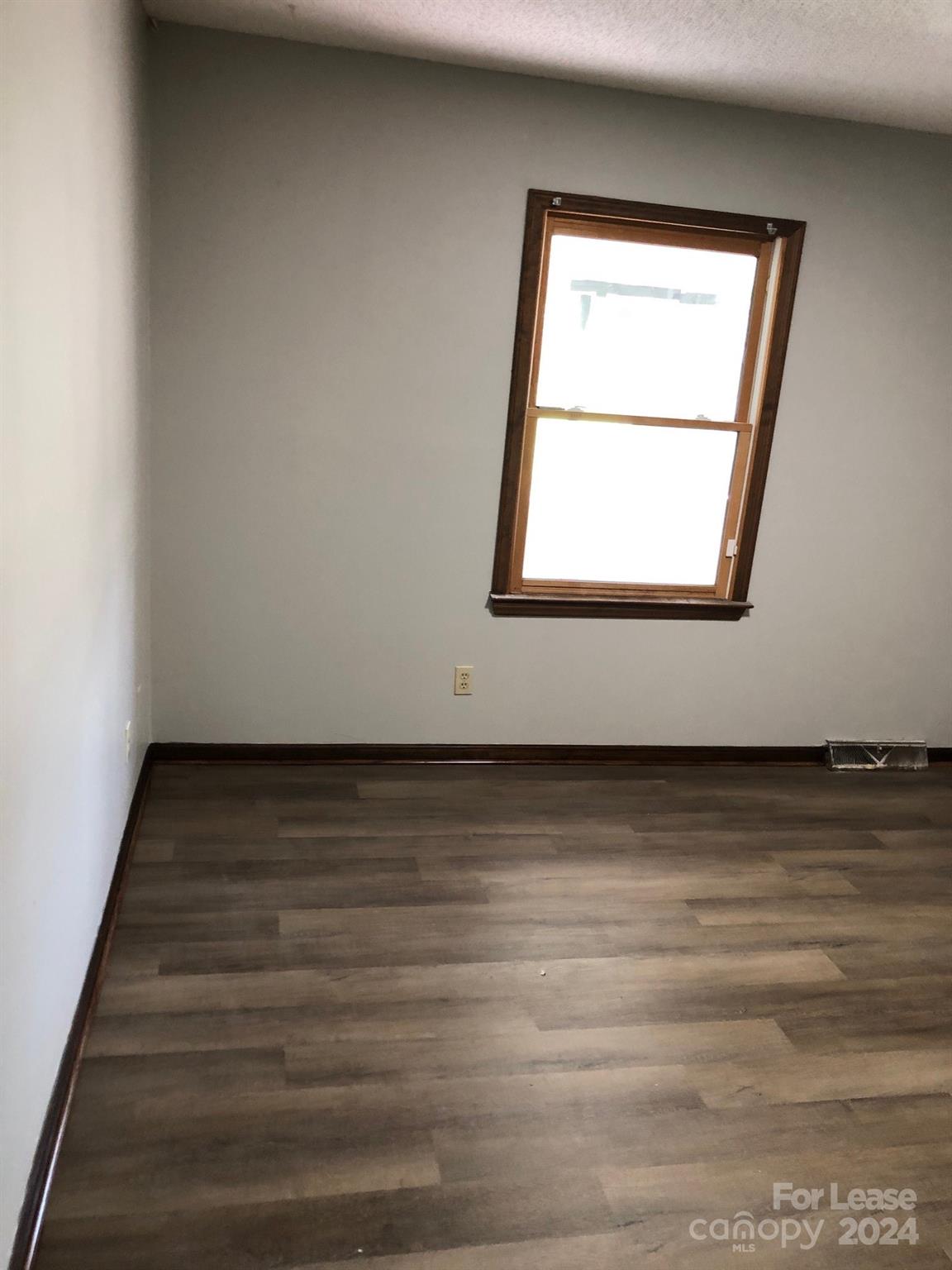 Ragin Estates - Residential Lease