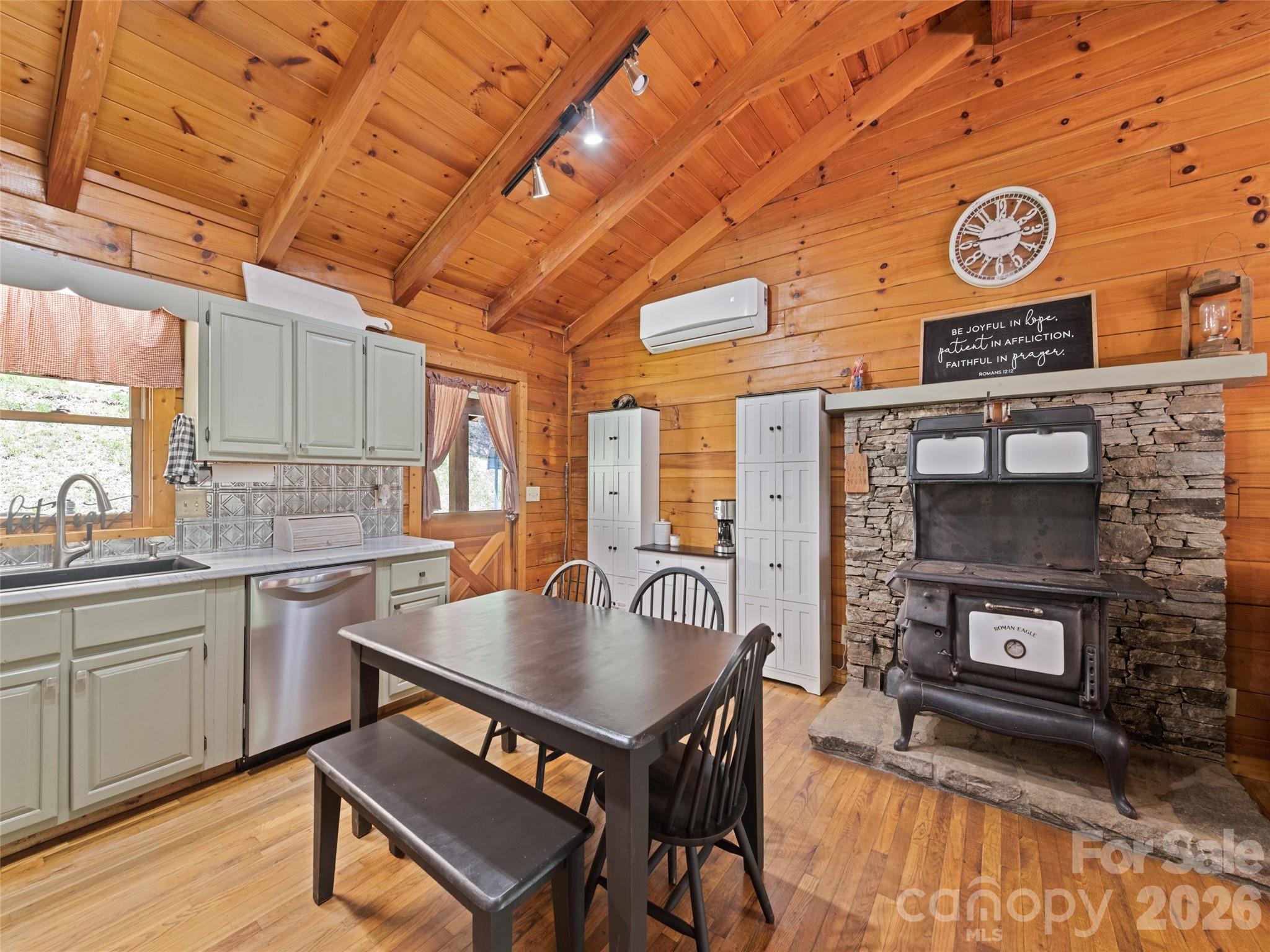 367 Robinson Road