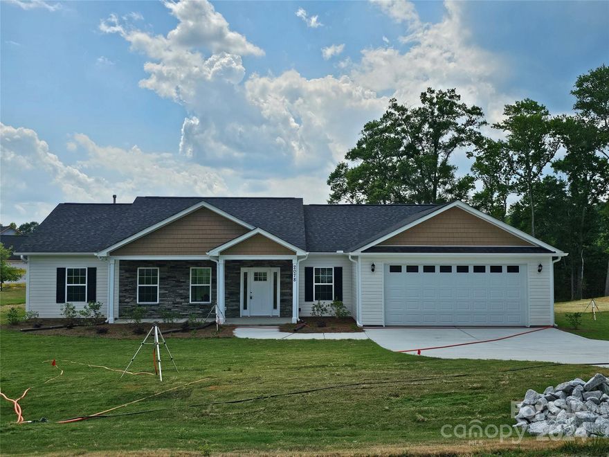 Great new construction home.  Home features 9 ft ceilings, split floor plan. Screen porch off the dining area. Buyer may pick out many of the finishes of the home, depending on the stage of construction.