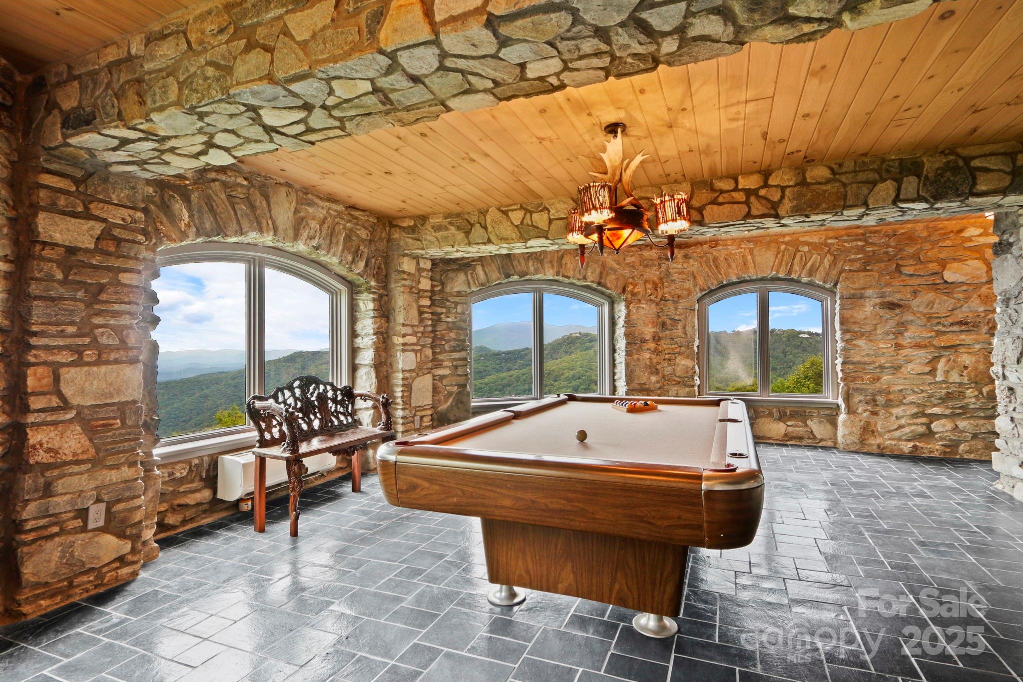 Blowing Rock, North Carolina 28605, United States, 4 Bedrooms Bedrooms, ,5 BathroomsBathrooms,Residential,Active,138826