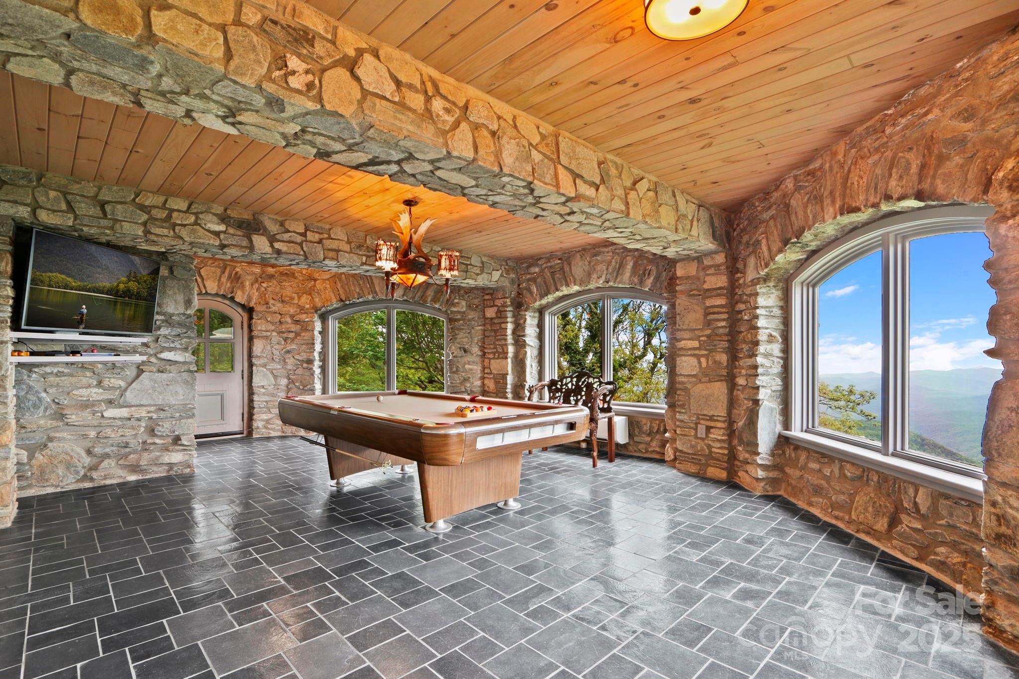 Blowing Rock, North Carolina 28605, United States, 4 Bedrooms Bedrooms, ,5 BathroomsBathrooms,Residential,Active,138826