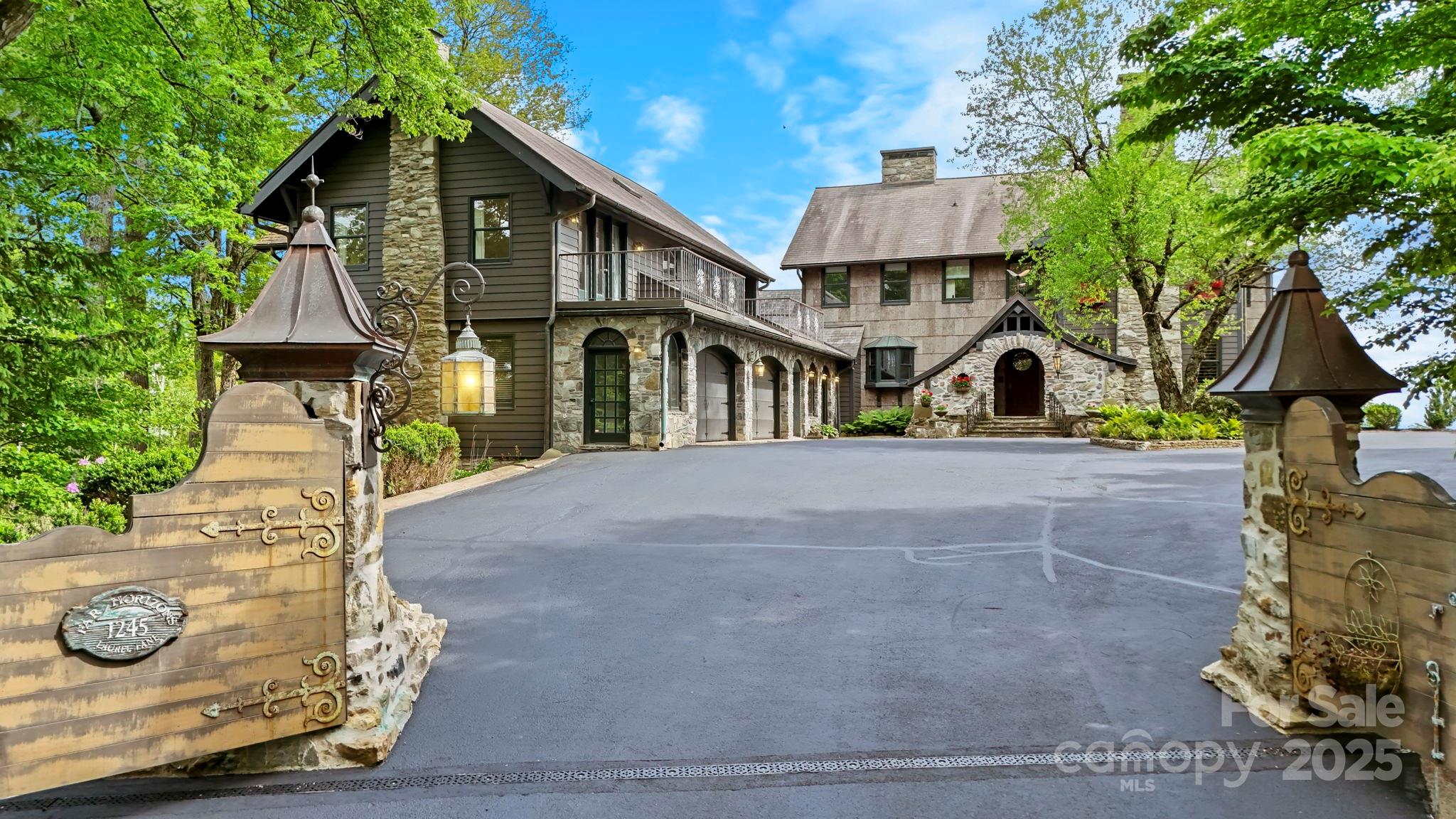 Blowing Rock, North Carolina 28605, United States, 4 Bedrooms Bedrooms, ,5 BathroomsBathrooms,Residential,Active,138826