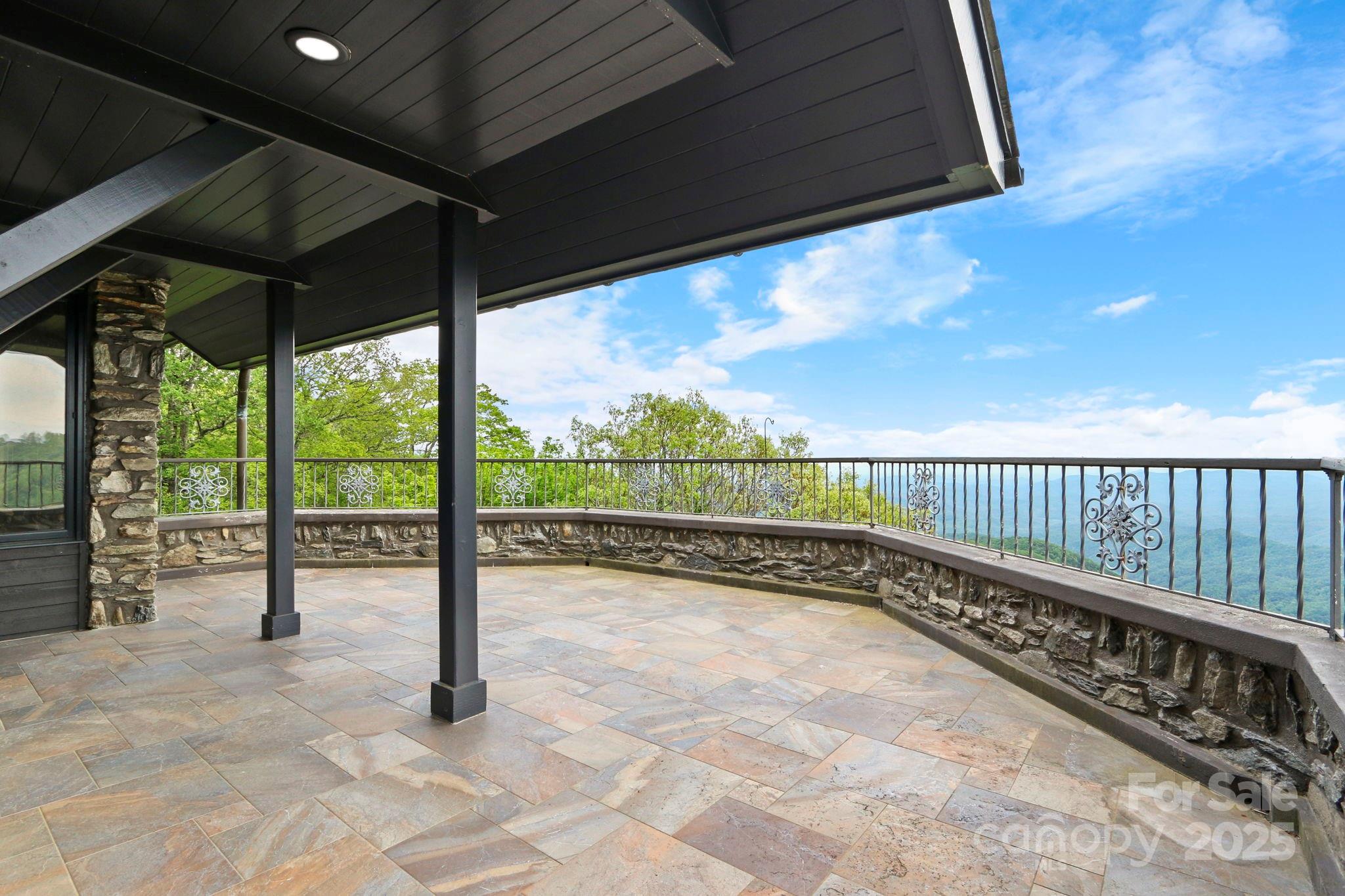 Blowing Rock, North Carolina 28605, United States, 4 Bedrooms Bedrooms, ,5 BathroomsBathrooms,Residential,Active,138826