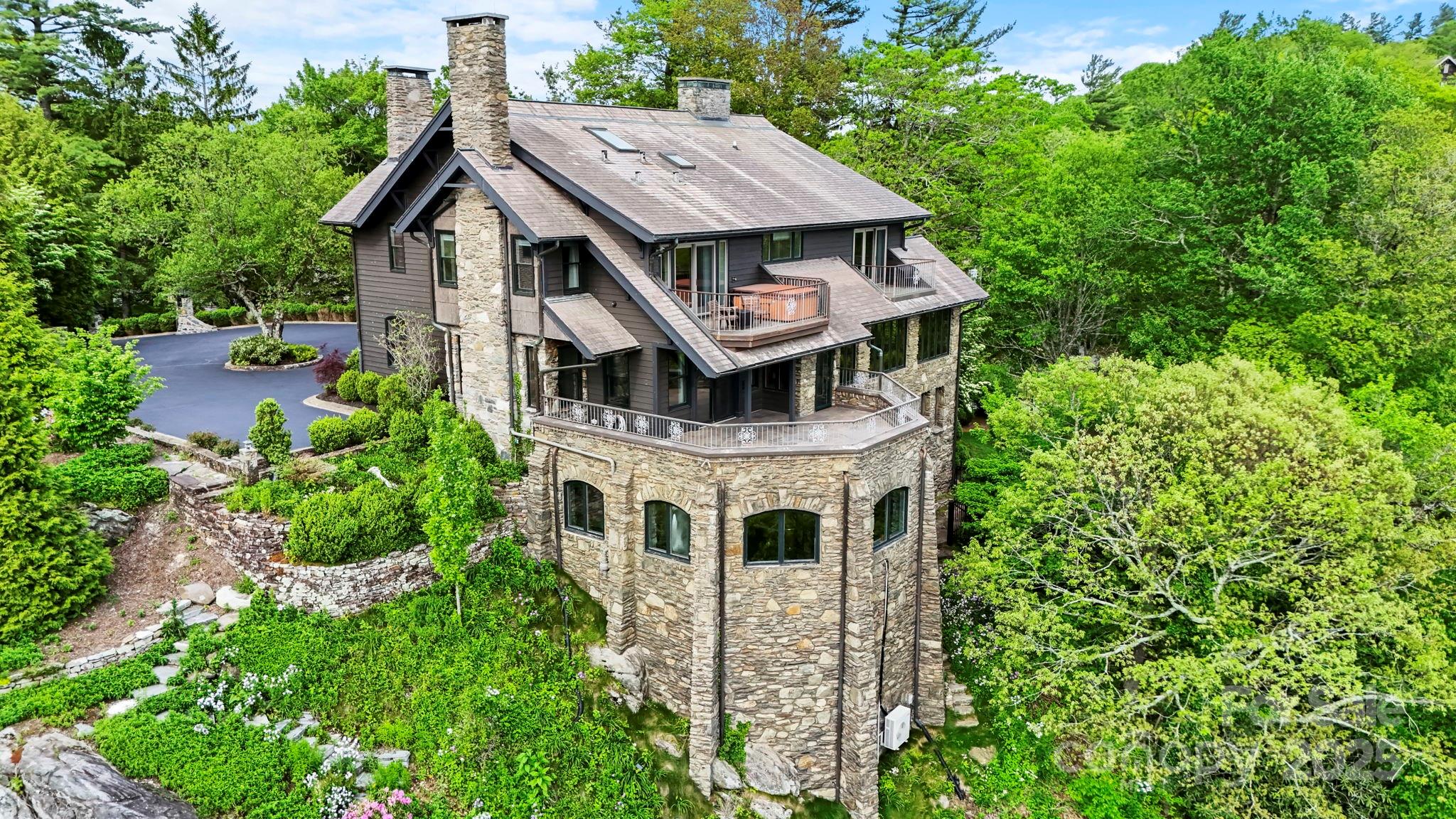 Blowing Rock, North Carolina 28605, United States, 4 Bedrooms Bedrooms, ,5 BathroomsBathrooms,Residential,Active,138826
