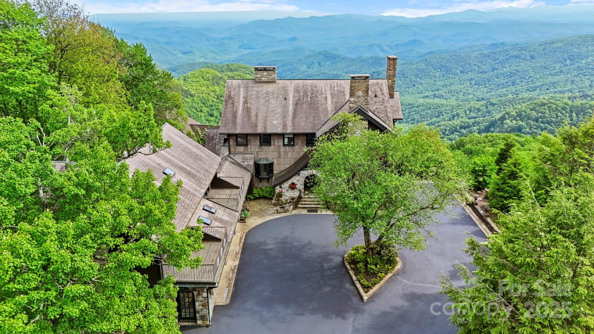 Blowing Rock, North Carolina 28605, United States, 4 Bedrooms Bedrooms, ,5 BathroomsBathrooms,Residential,Active,138826