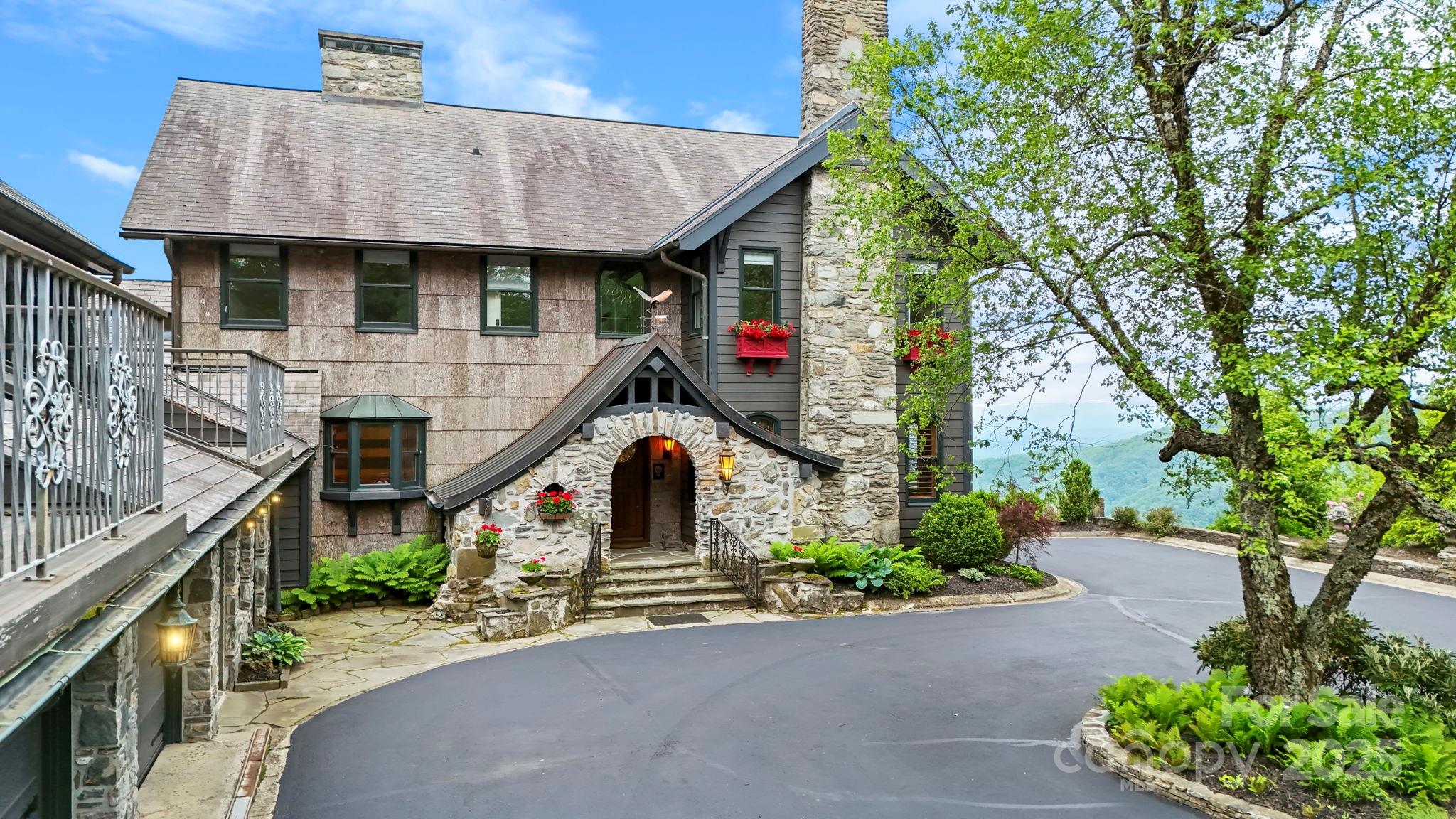 Blowing Rock, North Carolina 28605, United States, 4 Bedrooms Bedrooms, ,5 BathroomsBathrooms,Residential,Active,138826