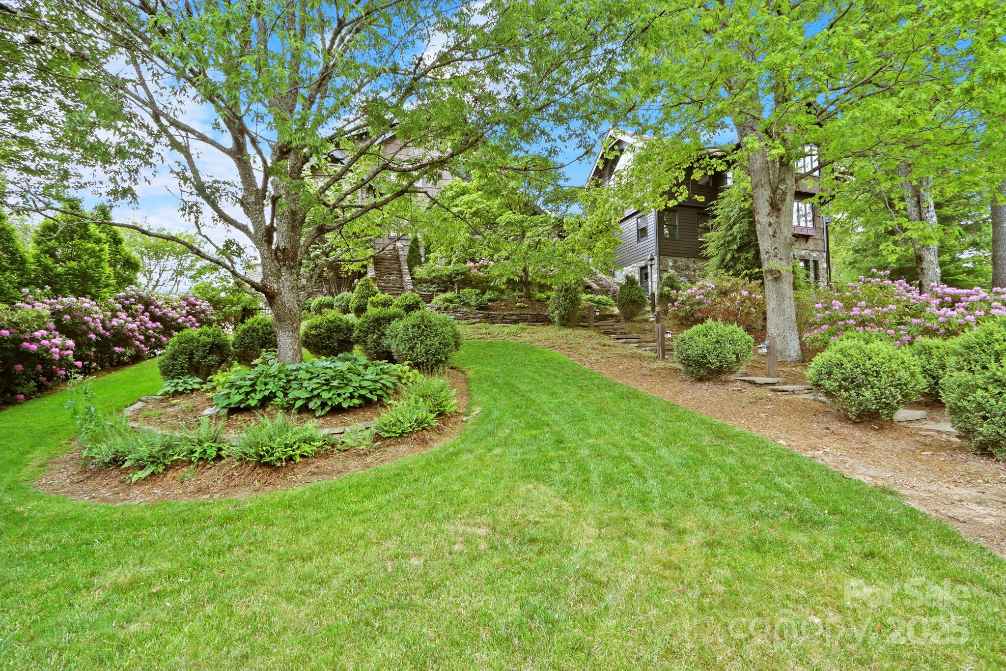 Blowing Rock, North Carolina 28605, United States, 4 Bedrooms Bedrooms, ,5 BathroomsBathrooms,Residential,Active,138826