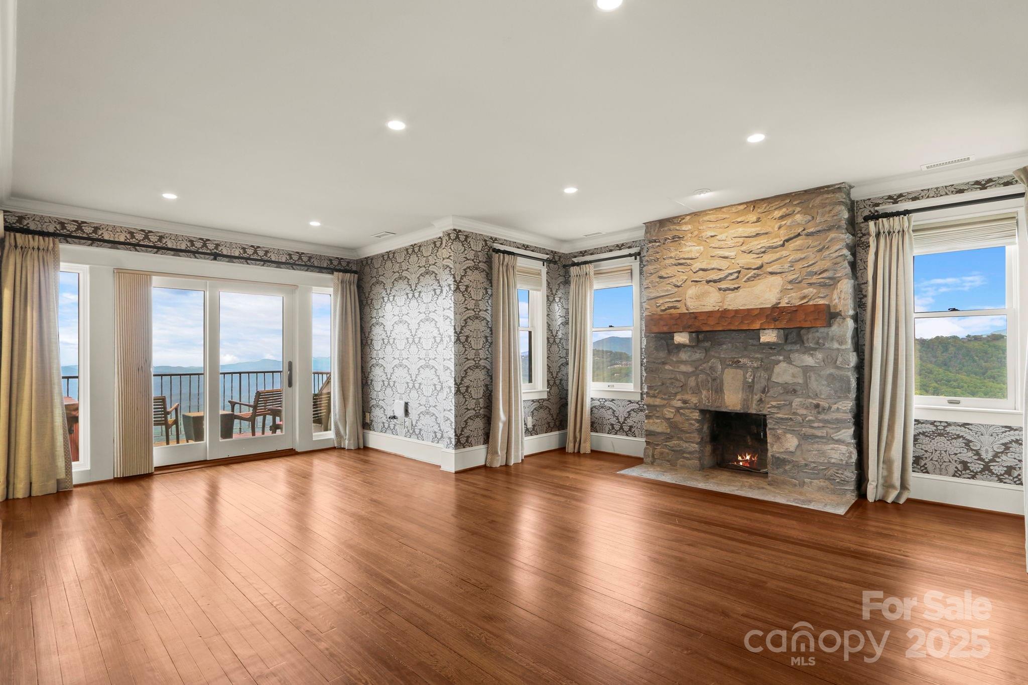 Blowing Rock, North Carolina 28605, United States, 4 Bedrooms Bedrooms, ,5 BathroomsBathrooms,Residential,Active,138826