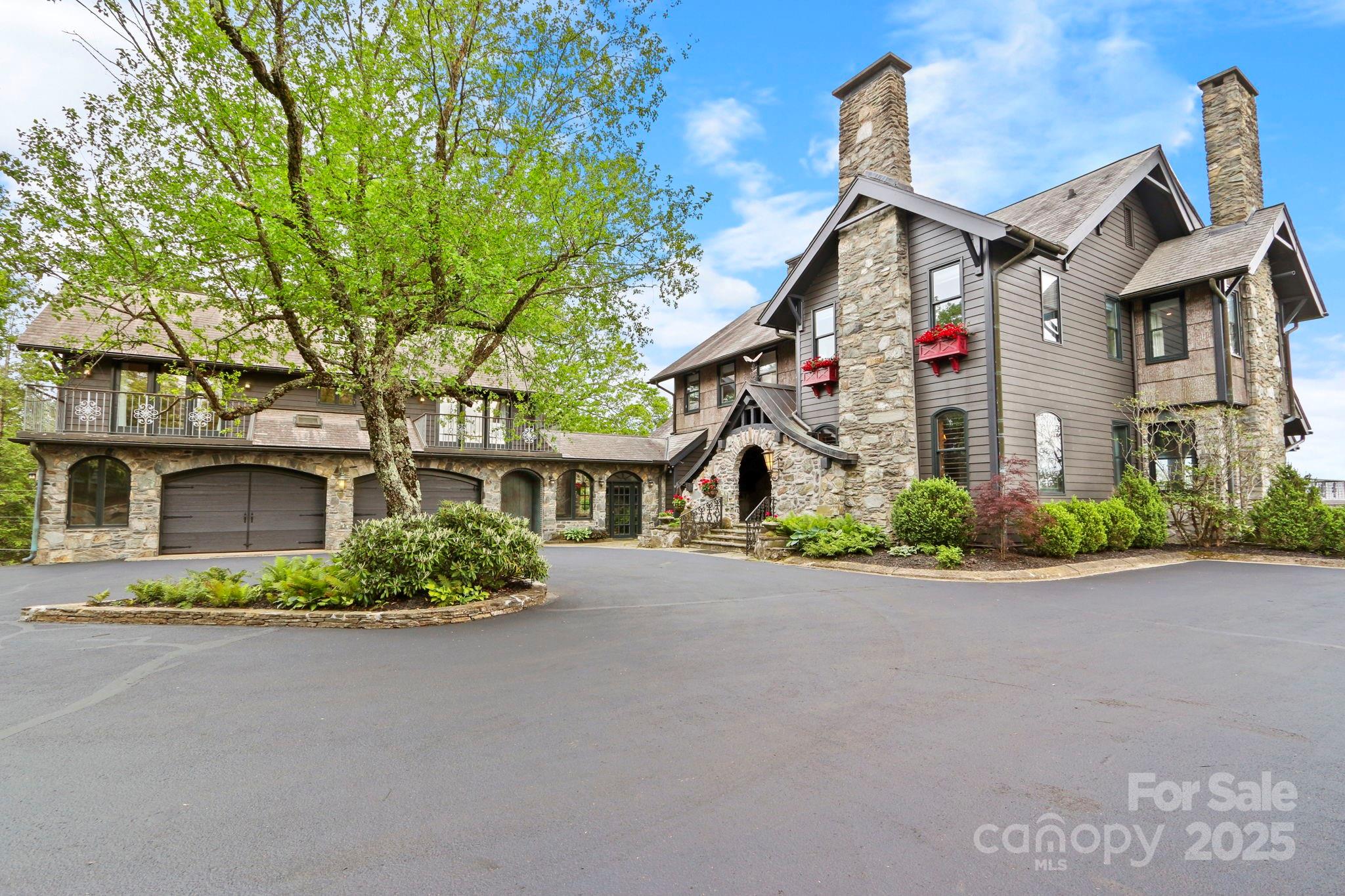 Blowing Rock, North Carolina 28605, United States, 4 Bedrooms Bedrooms, ,5 BathroomsBathrooms,Residential,Active,138826