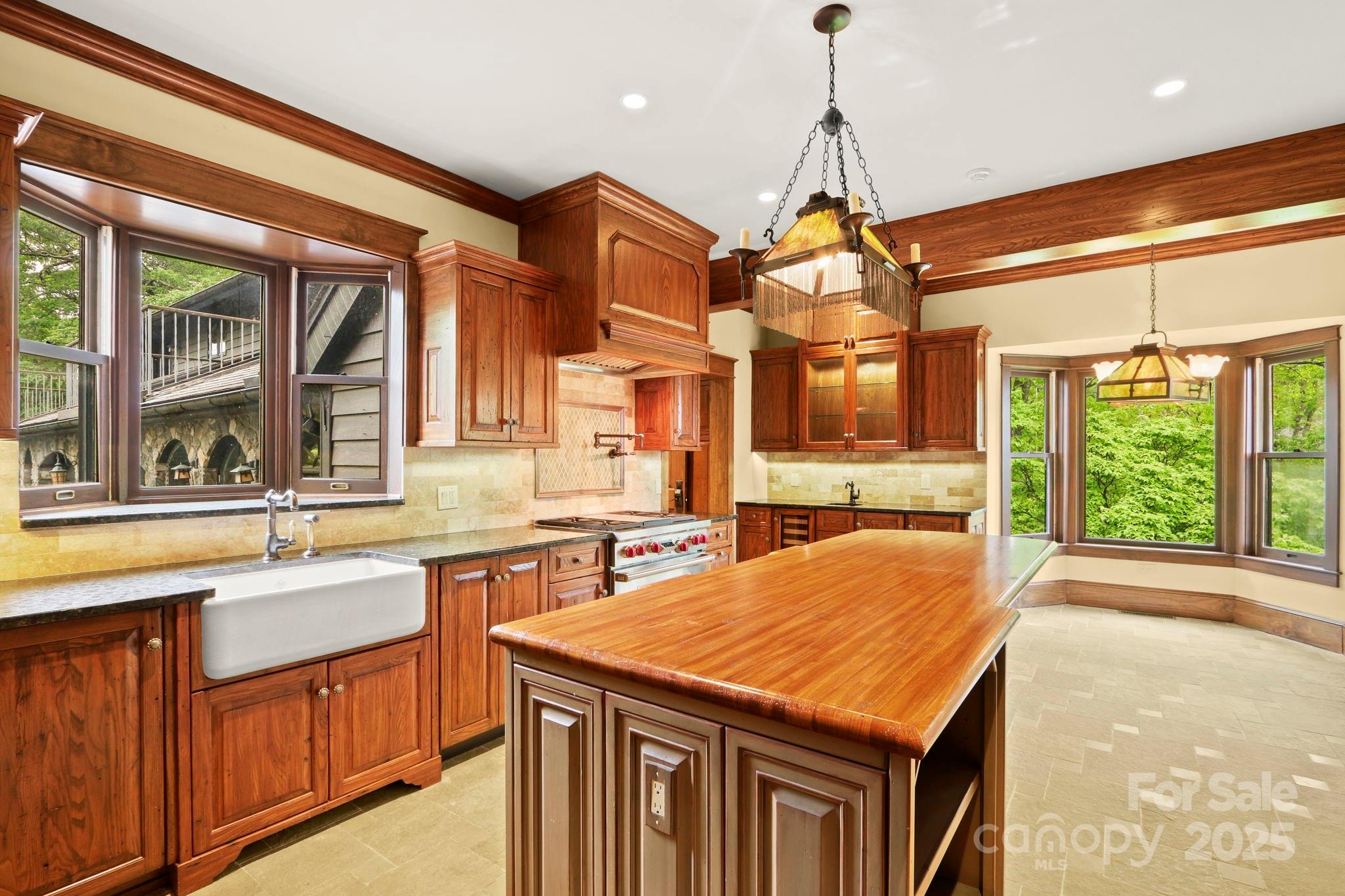 Blowing Rock, North Carolina 28605, United States, 4 Bedrooms Bedrooms, ,5 BathroomsBathrooms,Residential,Active,138826