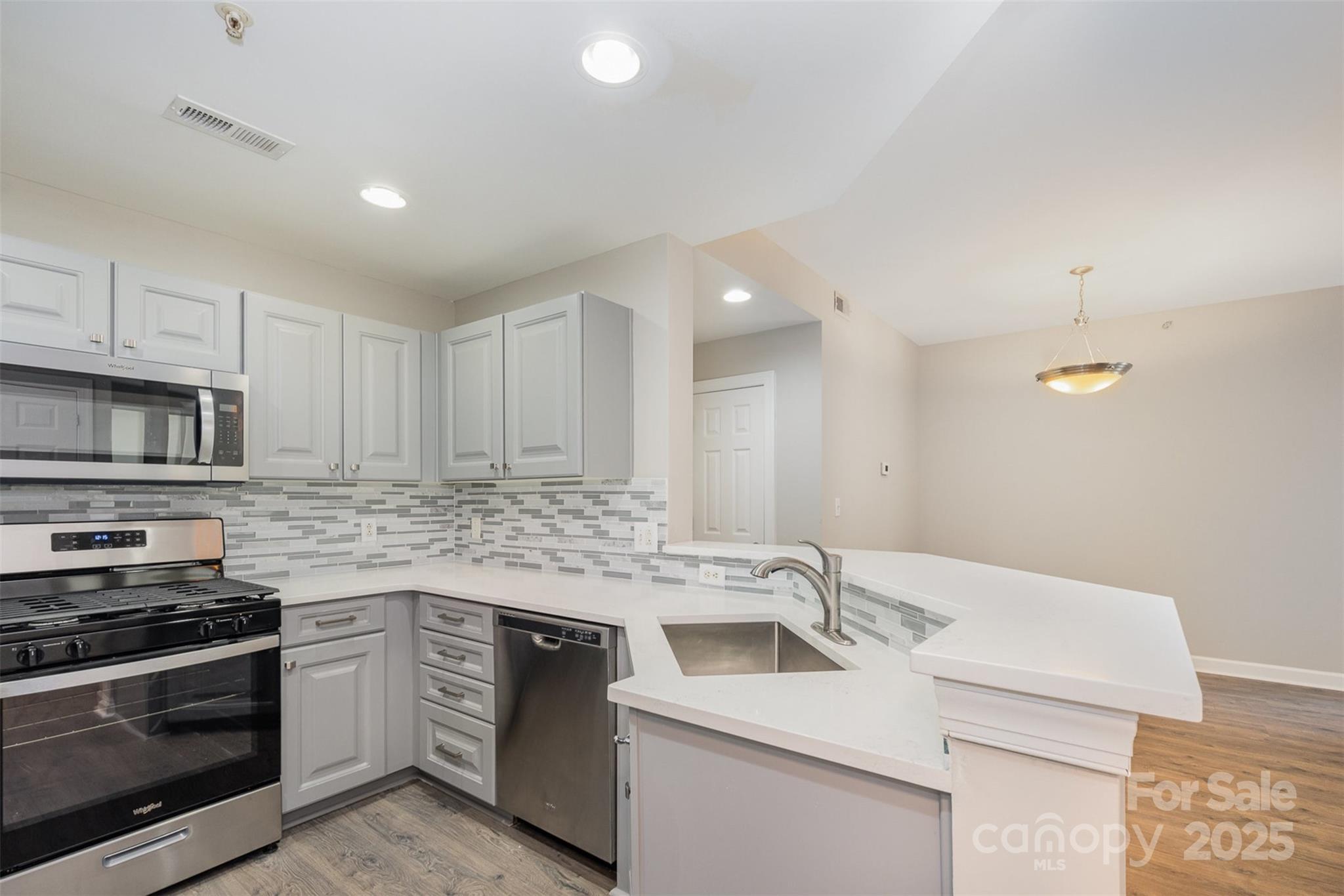 718 W Trade Street 314