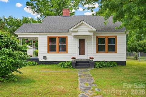 Photo of 734 Tanglewood Drive, Salisbury, NC 28144 (MLS # 4384917)
