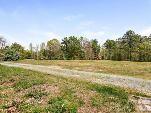 Photo of 1105 Union Road, Matthews, NC 28104 (MLS # 4365779)