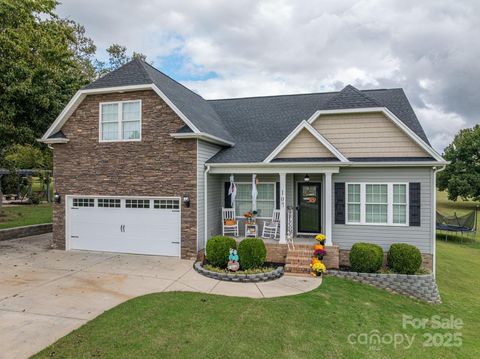 Photo of 107 Muirfield Drive, Kings Mountain, NC 28086 (MLS # 4311033)